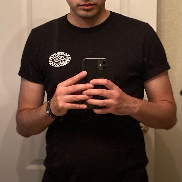 Hey poshers, I’m Iah! Leave a comment so we can share our love for fashion! - Picture 1 of 1